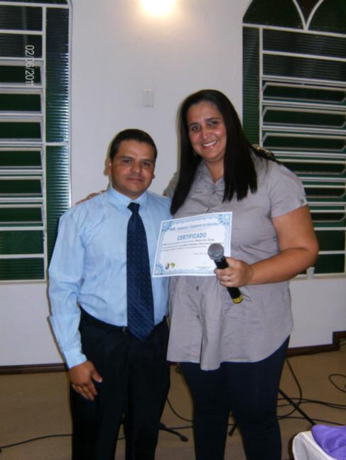 Conselheira Tutelar - Dra. Viviane faz entrega de certificados.